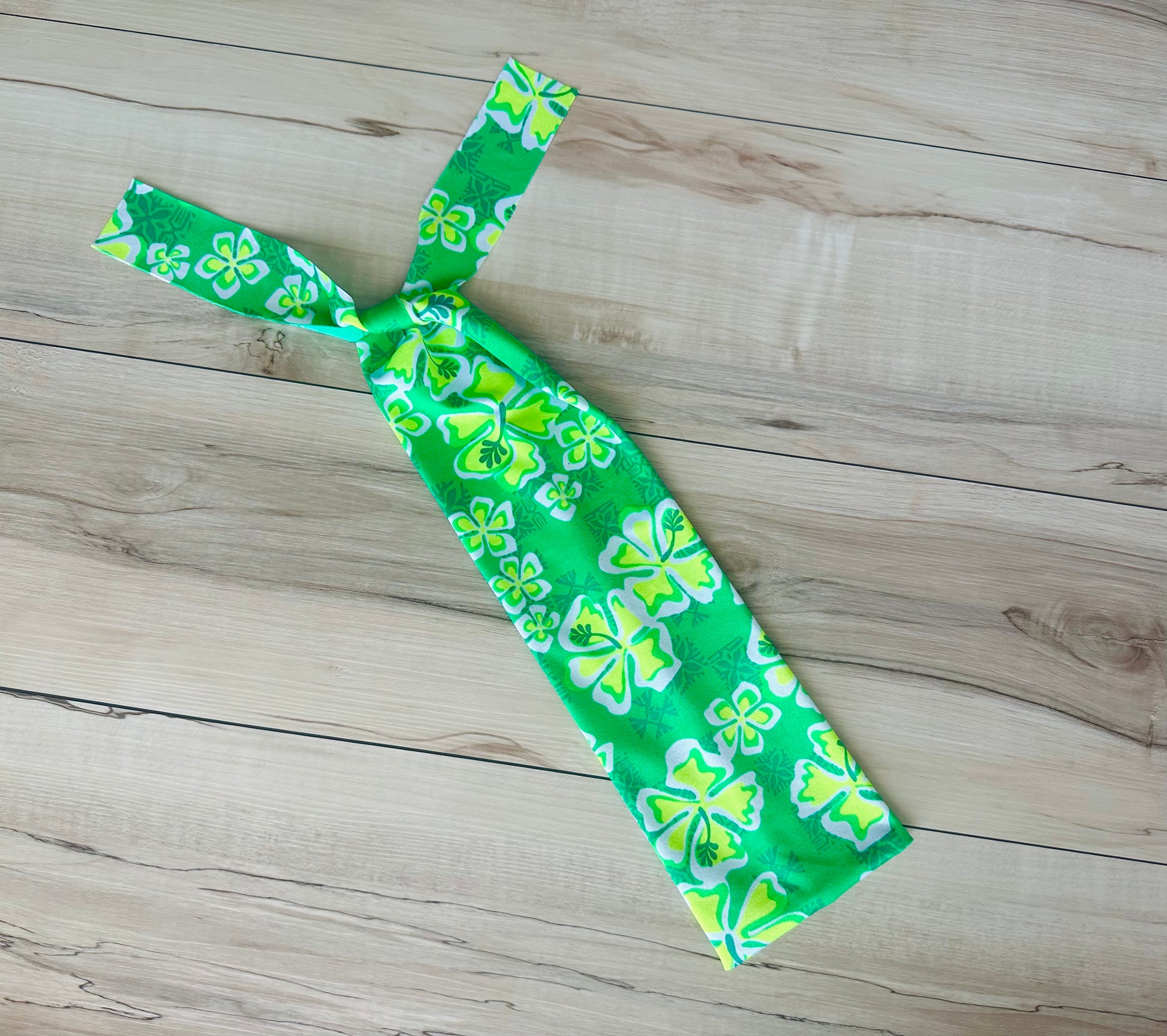 Mini Lime Hawaiian – The Rusty Spur Tails & Designs